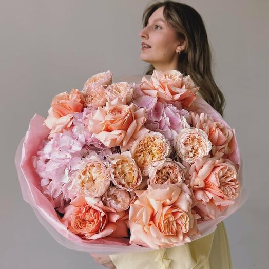 Букет из пионовидных роз и гортензий "SOME DAY"