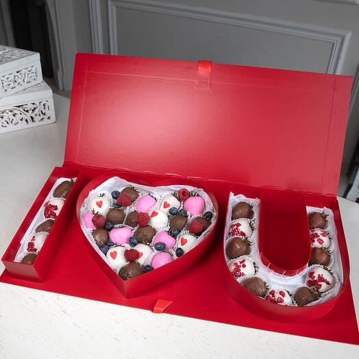 Коробочка с клубникой в шоколаде I love you box