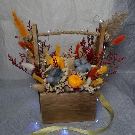 Осенняя композиция с гирляндой