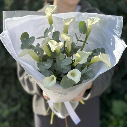 Монобукет из калл с эвкалиптом 💚