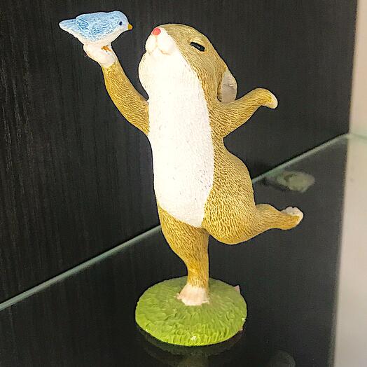 Зайчик с птичкой
