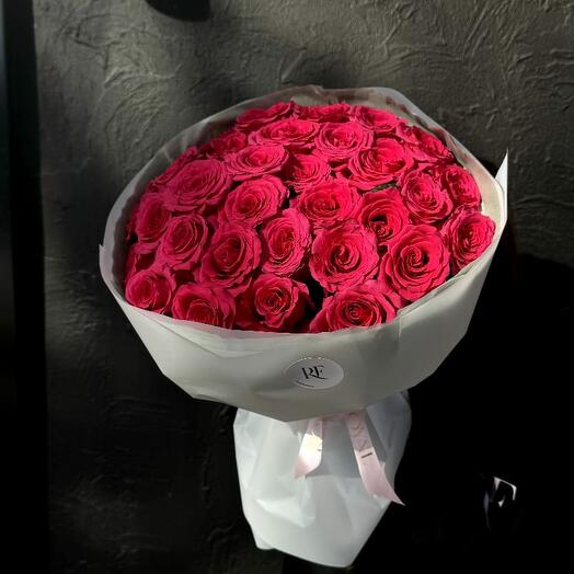 Букет из малиноавх ярких  роз