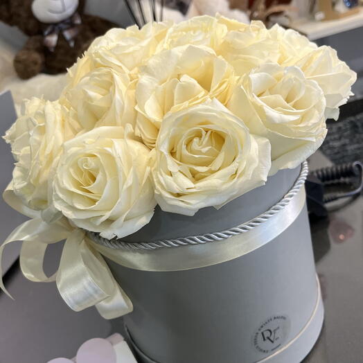 Roses in a hat box