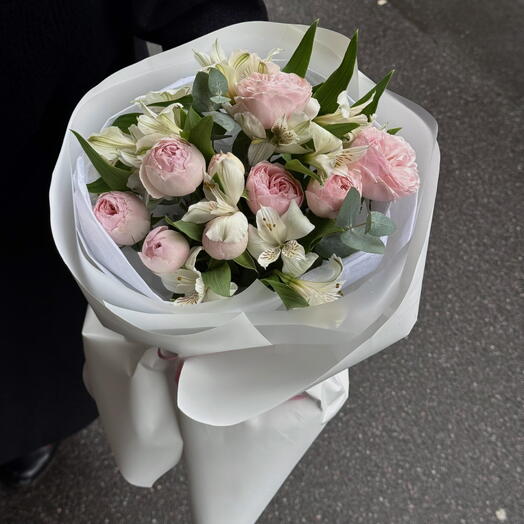 Авторский букет с пионовидной розой