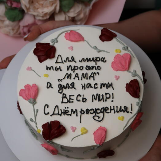 Торт с кремовыми цветами