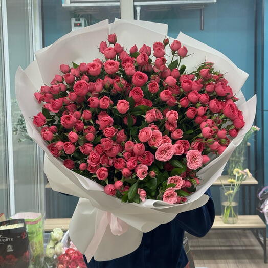 Пышный букет из кустовых роз Sophie