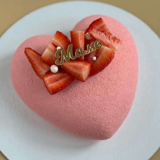 Муссовое сердце «маме» с клубникой