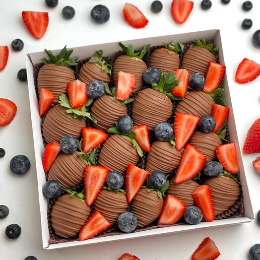 Клубника в шоколаде CLASSIC PREMIUM BERRY, CALLEBAUT(16-20 ягод)