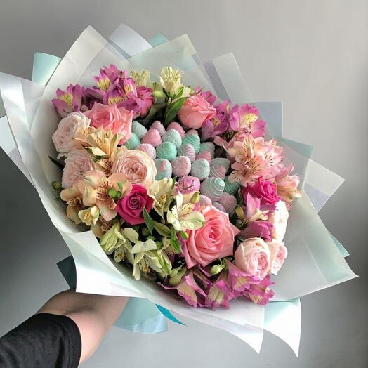 Клубника  в шоколаде, цветочный микс