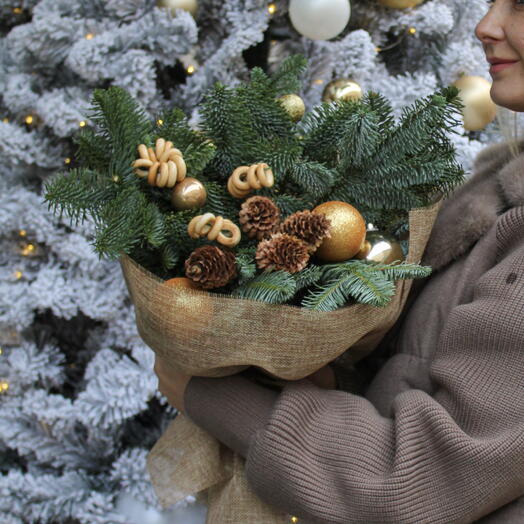 Авторский букет «Блеск Шампанского» из датской пихты и новогоднего декора на Новый год
