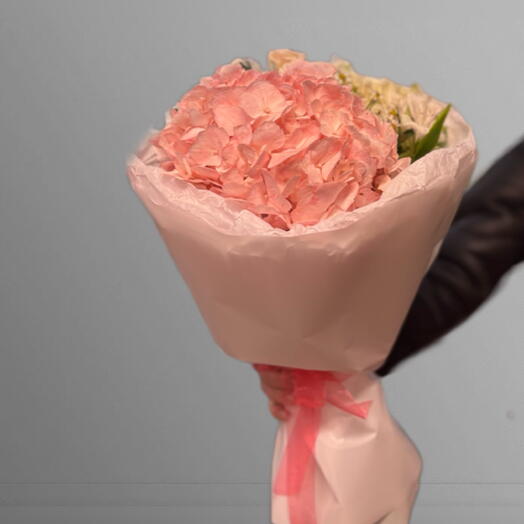 Букет с гортензией