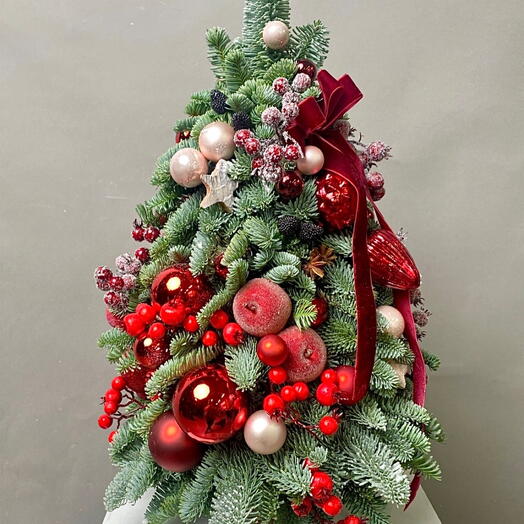 Ёлка из нобилиса, новогодняя, с игрушками
