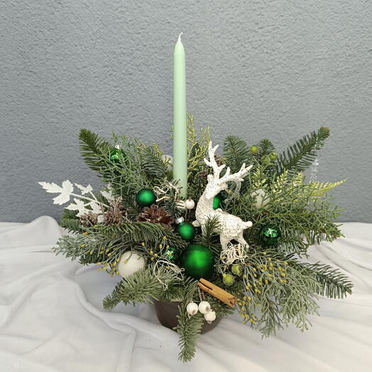 Композиция рождественская из пихты в зелёно-белом
