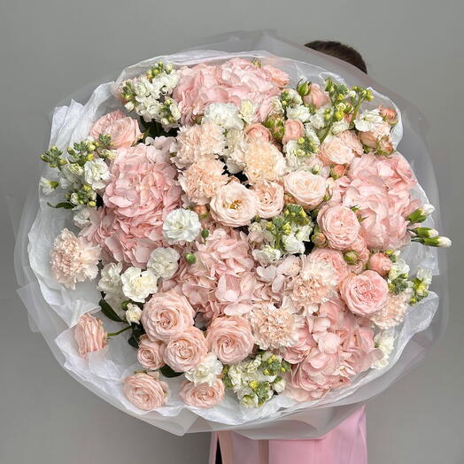 Сборный букет с пионовидными кустовыми розами Bouquet 121 Moscow