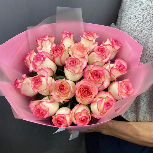 Букет из 19 розы Джумилия