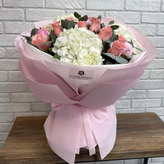 Цветочное трио пионы, гортензии, розы