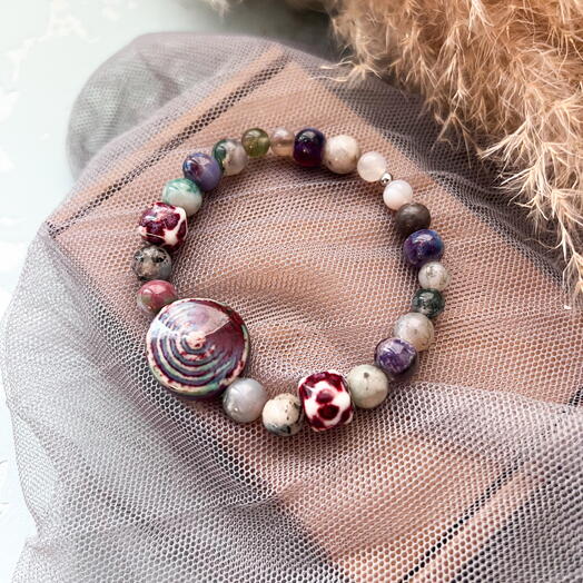 Браслет из натуральных камней и керамических бусин ручной работы