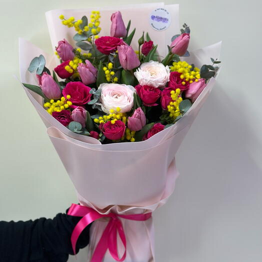 Микс  букет  с тюльпанами и мимозой