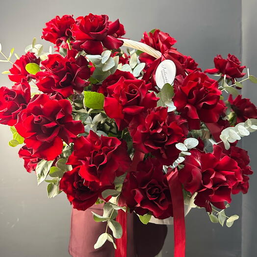 Корзина любимой с красными французскими розами 🌹