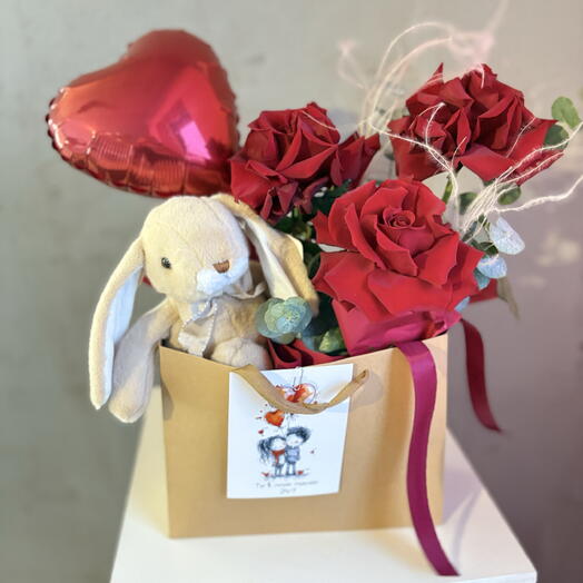 Подарочный бокс с мишкой, французской розой и шариком к 14 февраля