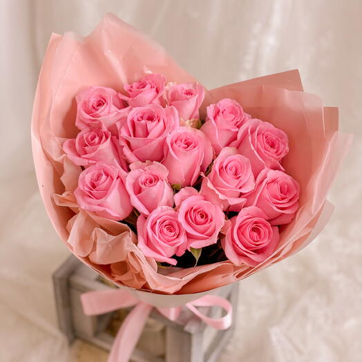 Букет из 15 розовых роз in pink