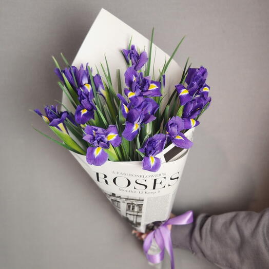 Mono bouquet of 15 irises