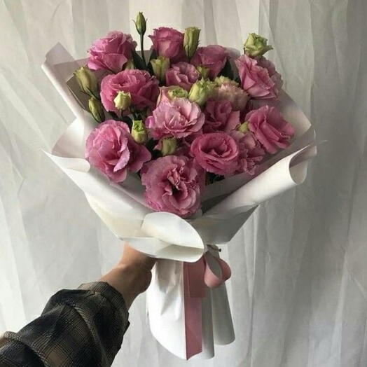 Букет из розовой эустомы