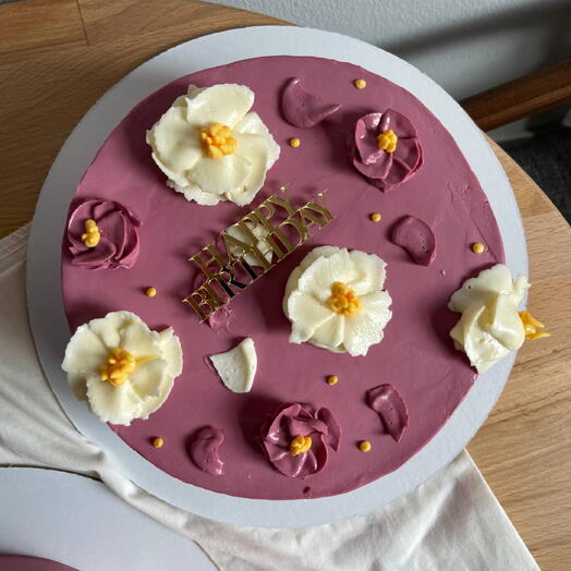 Торт 1,5 кг розовый с цветами и топпером «Happy Birthday»