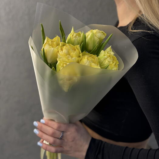 Пионовидный тюльпан жёлтый лимонный