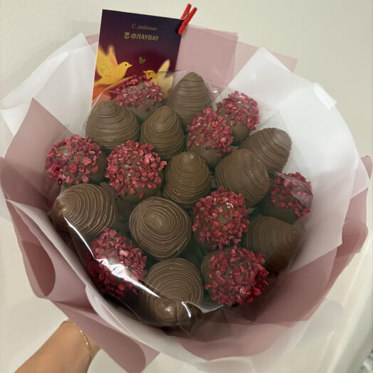 Клубника в шоколаде букет