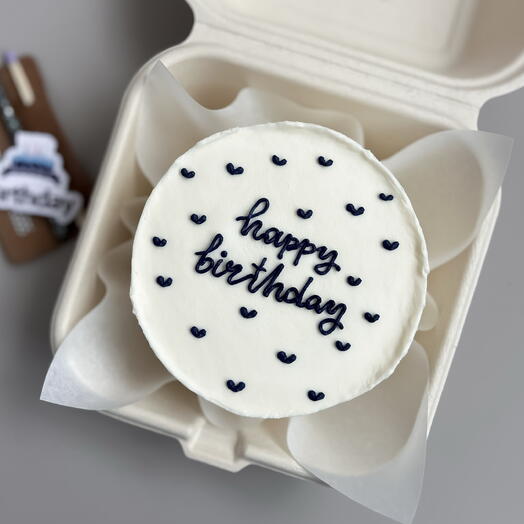 Бенто торт на день рождения с синей надписью happy birthday и сердечками