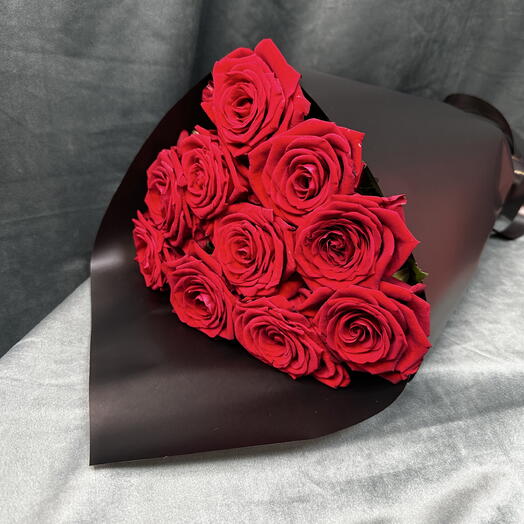 Траурный букет из бордовых роз🌹