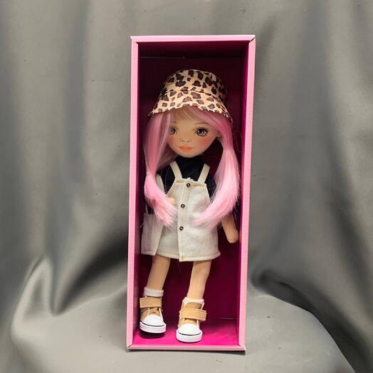 Billie в джинсовом сарафане