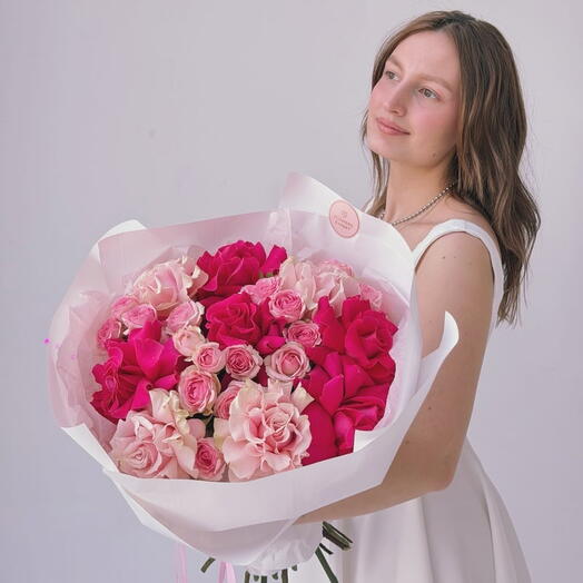 Букет из французских и кустовых роз "PINK AURA"