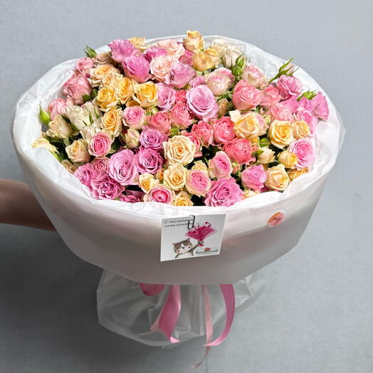 Букет кустовых роз 25 шт