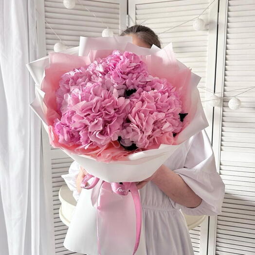 Букет розовых гортензий 3 штуки в дизайнерской упаковке🌸 Размер М