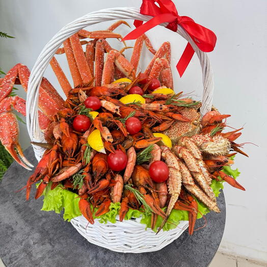 Корзина из морепродуктов и раков