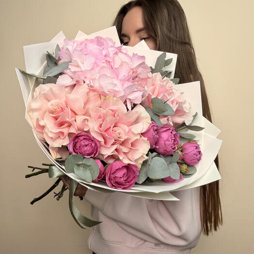 🌸Букет с гортензией, пионовидной розой и эвкалиптом