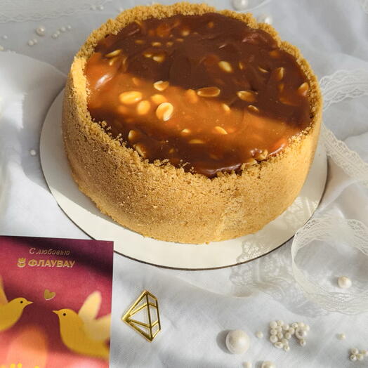 Чизкейк,солёной карамелью и арахисом 1.1 кг