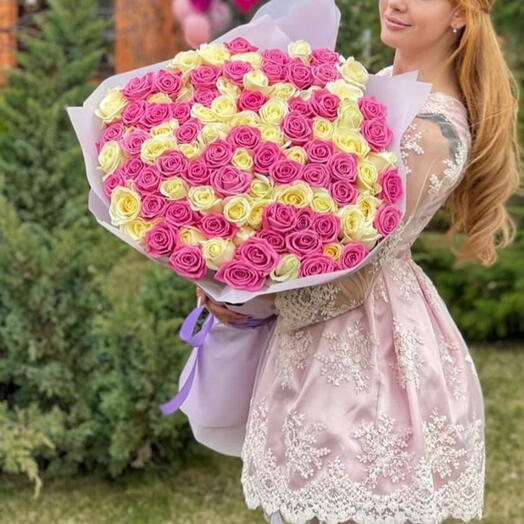 Бело-розовый букет из 101 розы