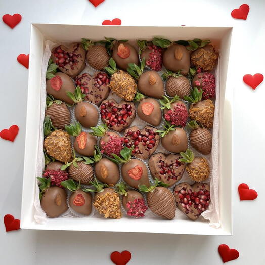 Luxury Chocolate-Covered Strawberry   Pomegranate Gift Box