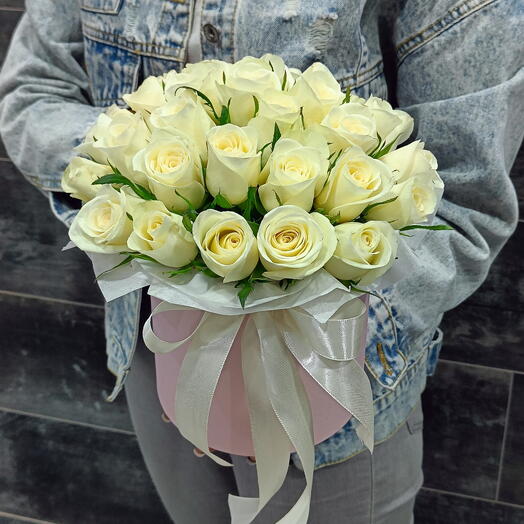 Розы белые 31 в коробке
