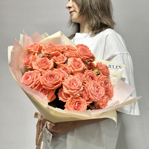 Ramo de rosas de arbusto de Coral