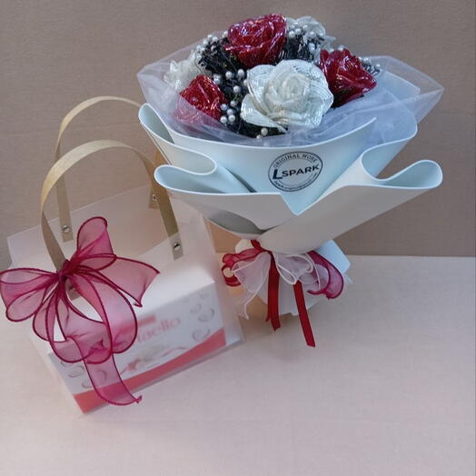 Luxury Gift set 7 Roses lightning Bouqet with Rafaello