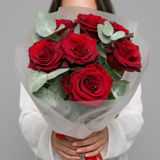 Monobucket of burgundy roses of the Ecuador variety (7)
