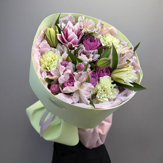 Авторский букет с лилией и альстромерией 🌸