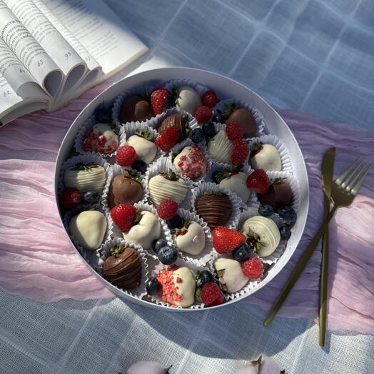 🍓 «Ягодный восторг: клубника в бельгийском шоколаде, 20–25 шт в коробке