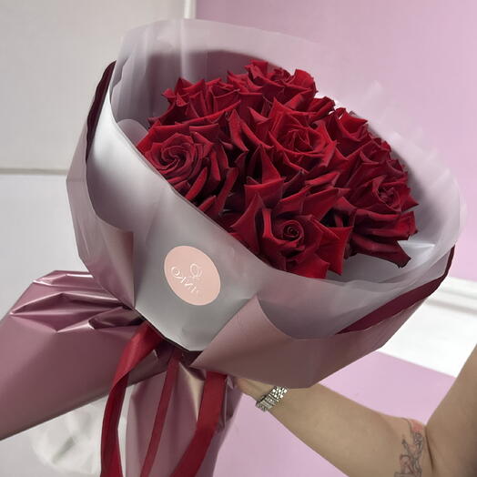 Букет бордовых крупных ажурных роз