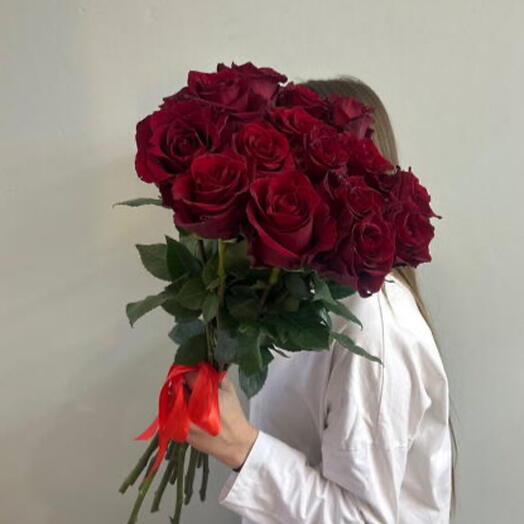 15 Красных роз под ленту