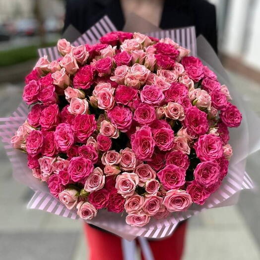 Букет из 51 розовой кустовой розы